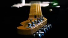 O que precisa para tocar guitarra? Descubra agora mesmo
